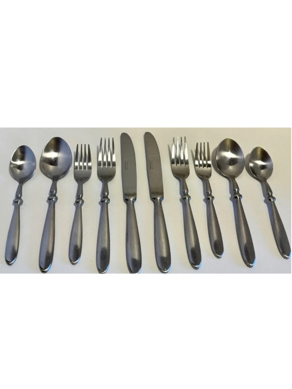 Hampton BISTRO (10pc) 2 Place Settings - 18/0 Stainless Satin Knob on Heel Retro